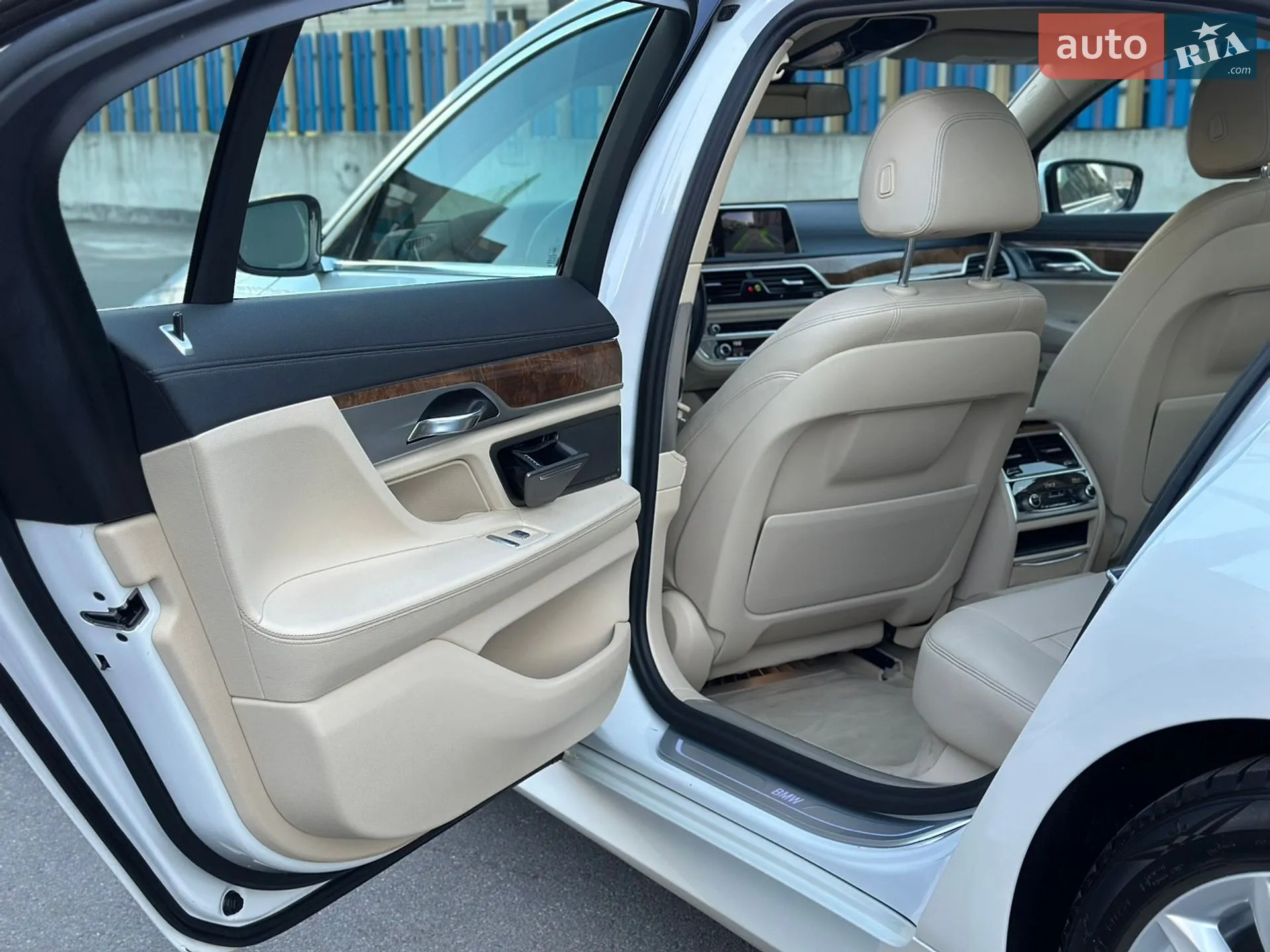 2017 BMW 7er - мініатюра 21