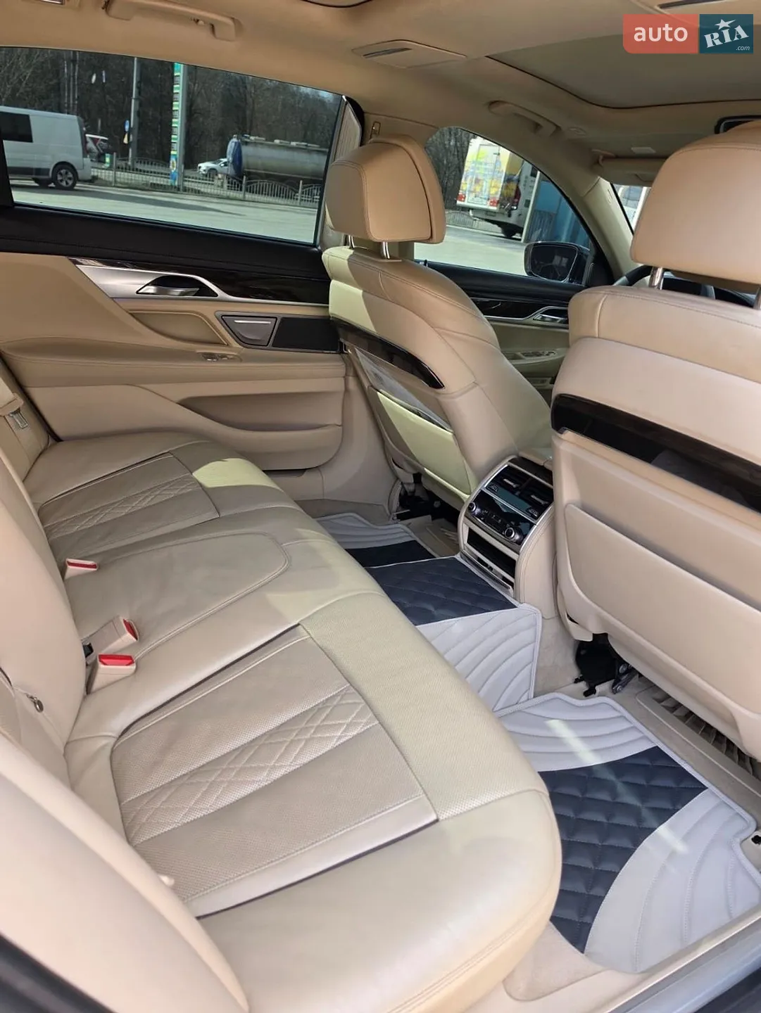 2015 BMW 7er - мініатюра 15