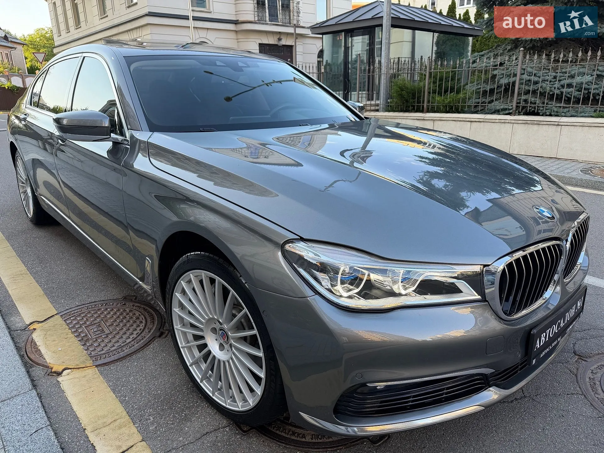 2017 BMW 7er - мініатюра 18