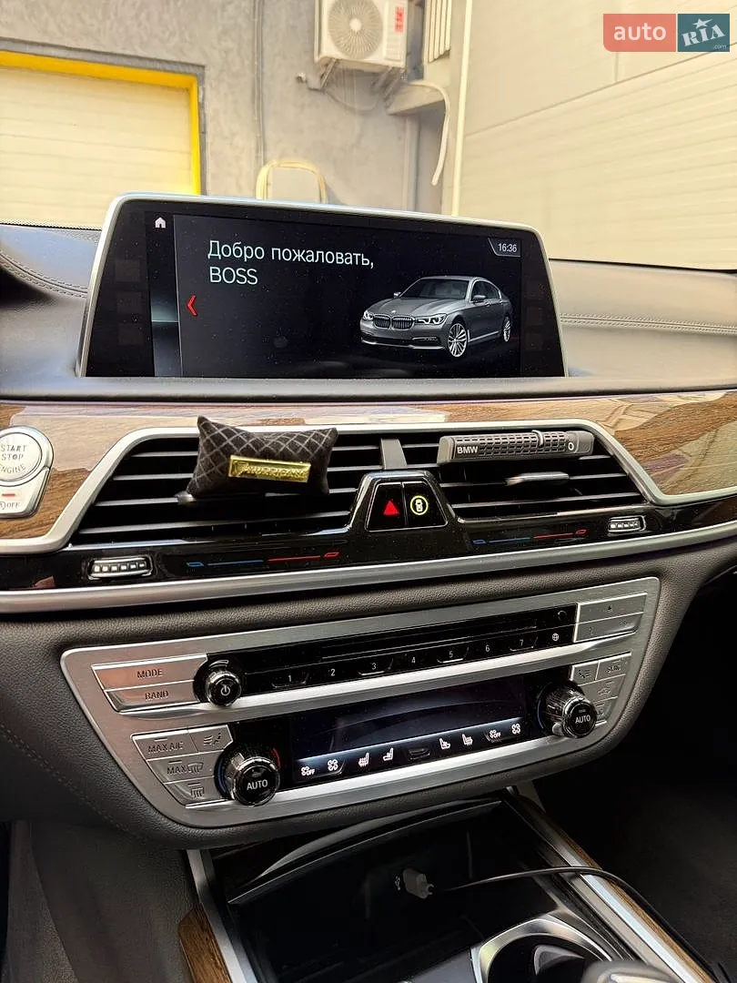 2017 BMW 7er - мініатюра 12