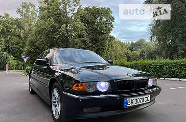 Седан BMW 730 2001 в Березному