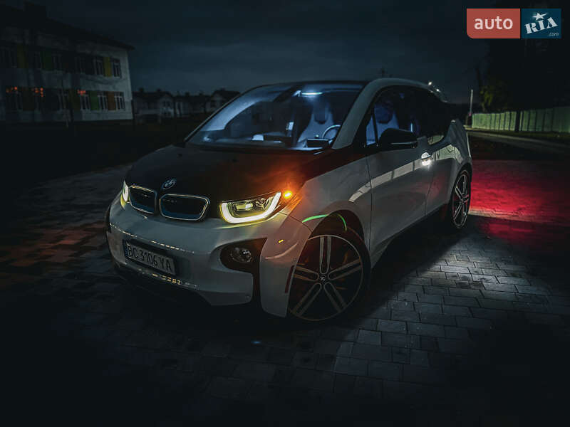 Хэтчбек BMW I3 2016 в Лапаевке