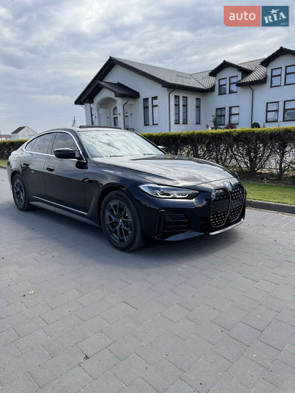 Купе BMW i4 2023 в Иршаве