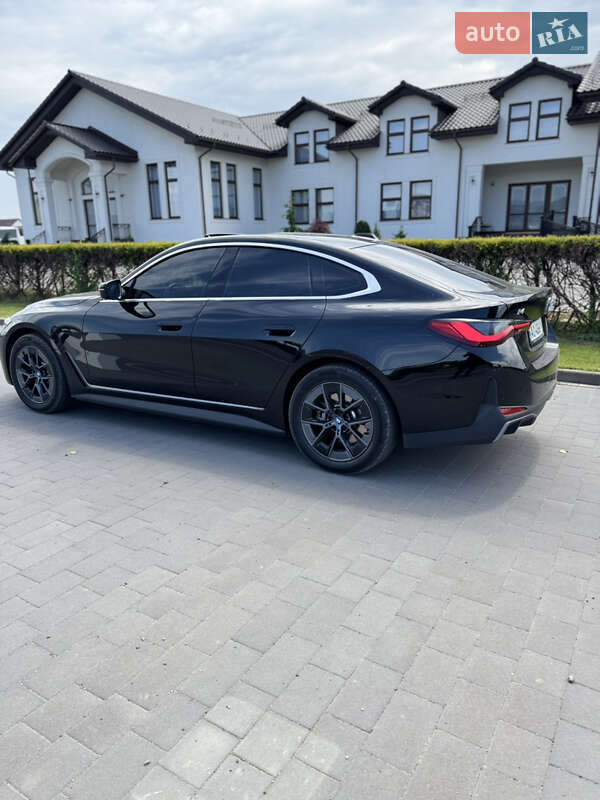 Купе BMW i4 2023 в Иршаве