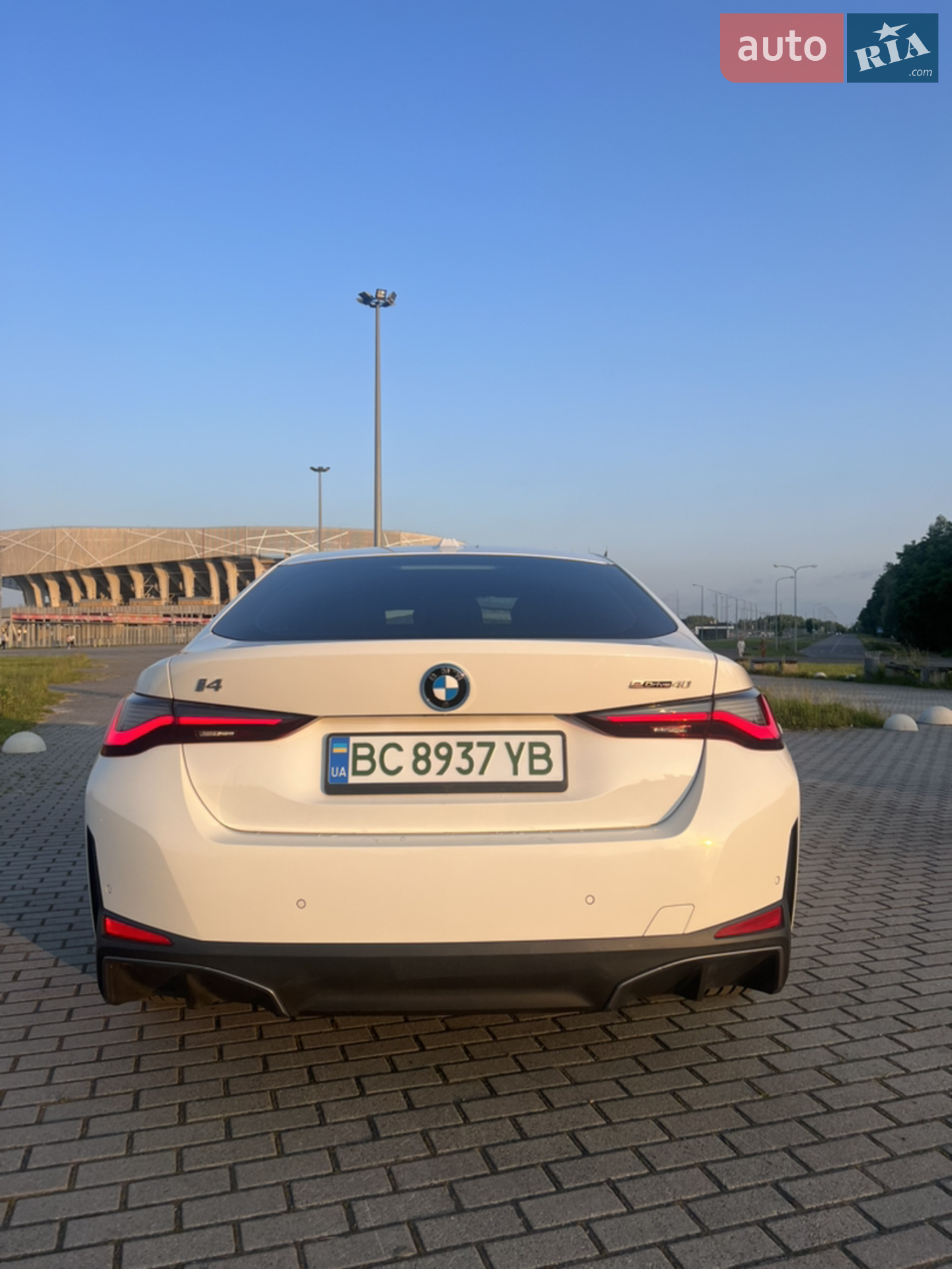 2022 BMW i4 - фото 1