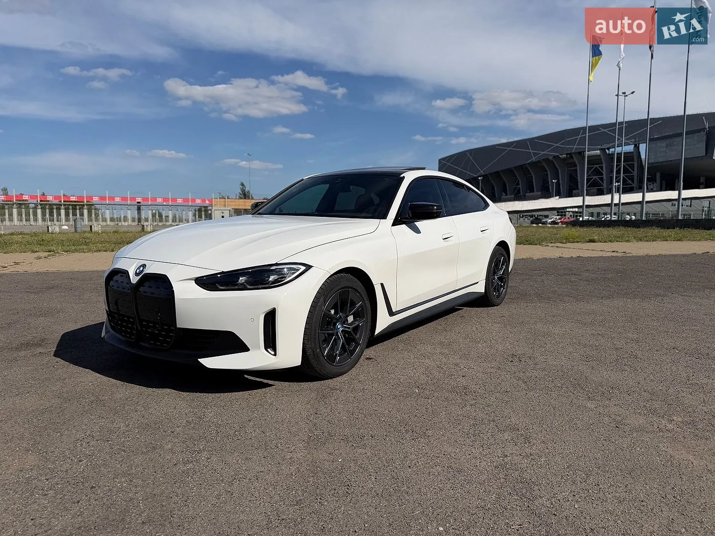 2024 BMW i4 - фото 1