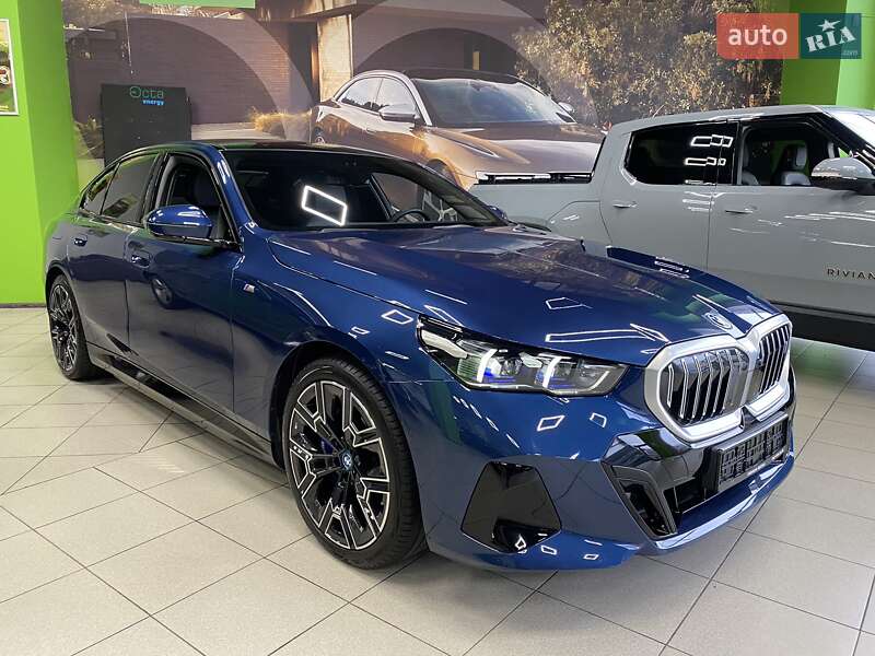 Седан BMW i5 2023 в 