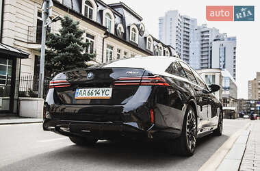 Седан BMW i5 2024 в 