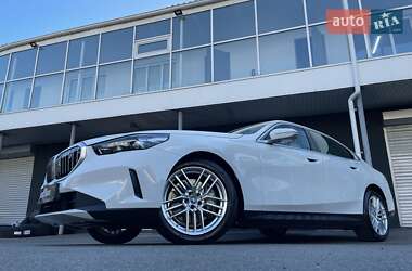Седан BMW i5 2024 в 