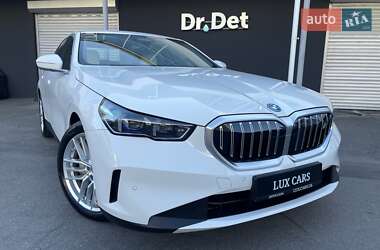 Седан BMW i5 2024 в 
