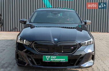 Седан BMW i5 2023 в 