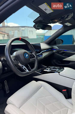 Седан BMW i5 2023 в  фото 10 Седан BMW i5 2023 в