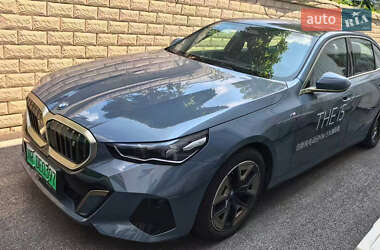 Седан BMW i5 2024 в Києві