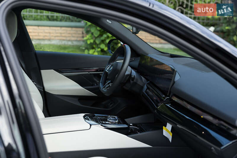 Седан BMW i5 2024 в Луцьку