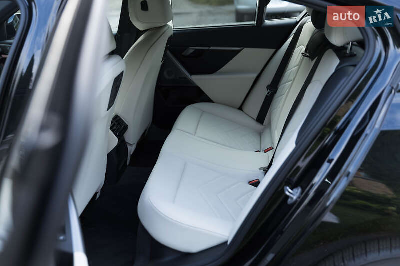 Седан BMW i5 2024 в Луцьку