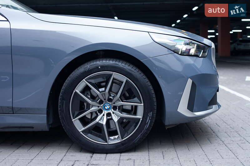 Седан BMW i5 2024 в Киеве