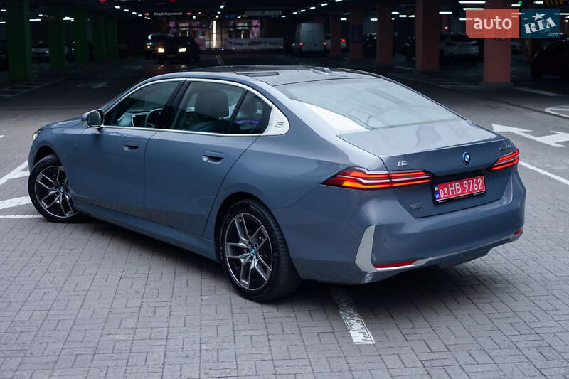 Седан BMW i5 2024 в Киеве