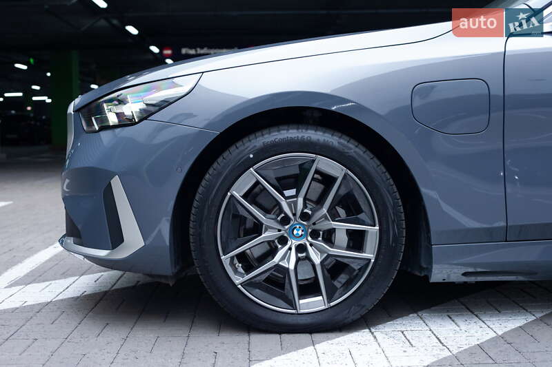 Седан BMW i5 2024 в Киеве