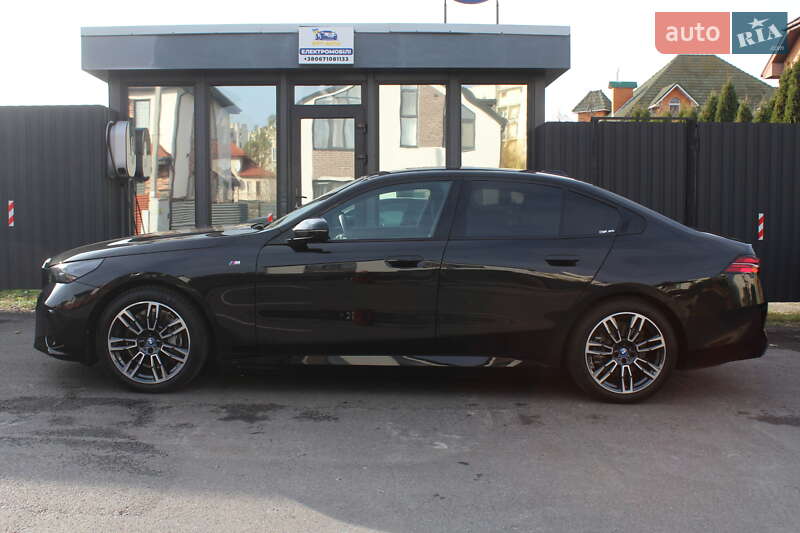 Седан BMW i5 2025 в Києві