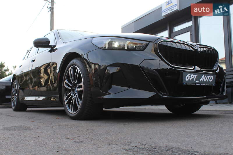 Седан BMW i5 2025 в Києві