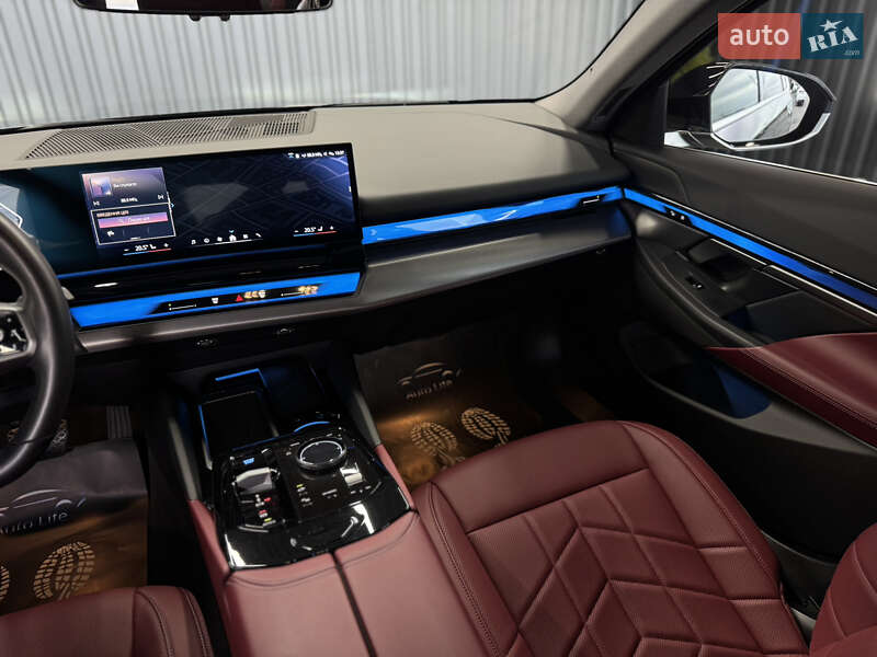 Седан BMW i5 2024 в Мукачево