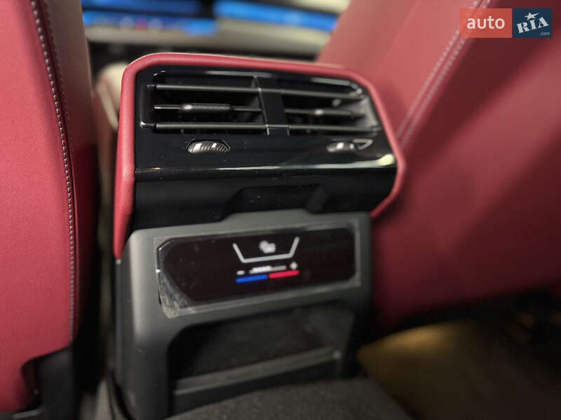 Седан BMW i5 2024 в Мукачево