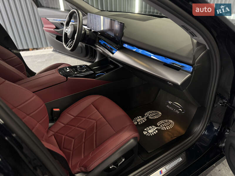 Седан BMW i5 2024 в Мукачево