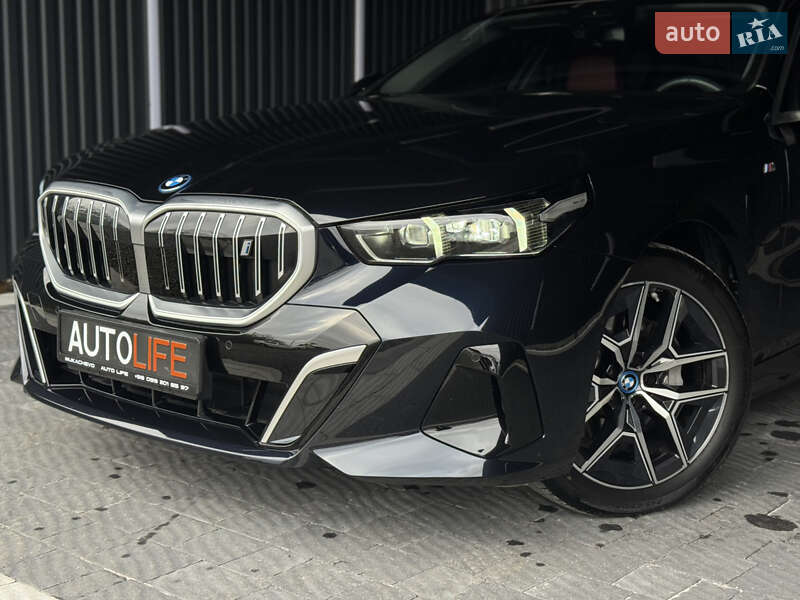 Седан BMW i5 2024 в Мукачево