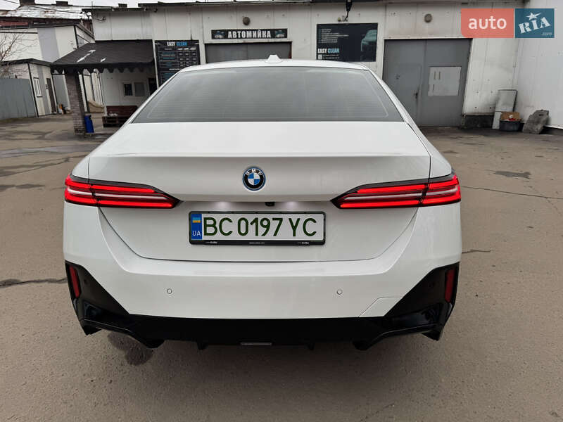 Седан BMW i5 2023 в Львове