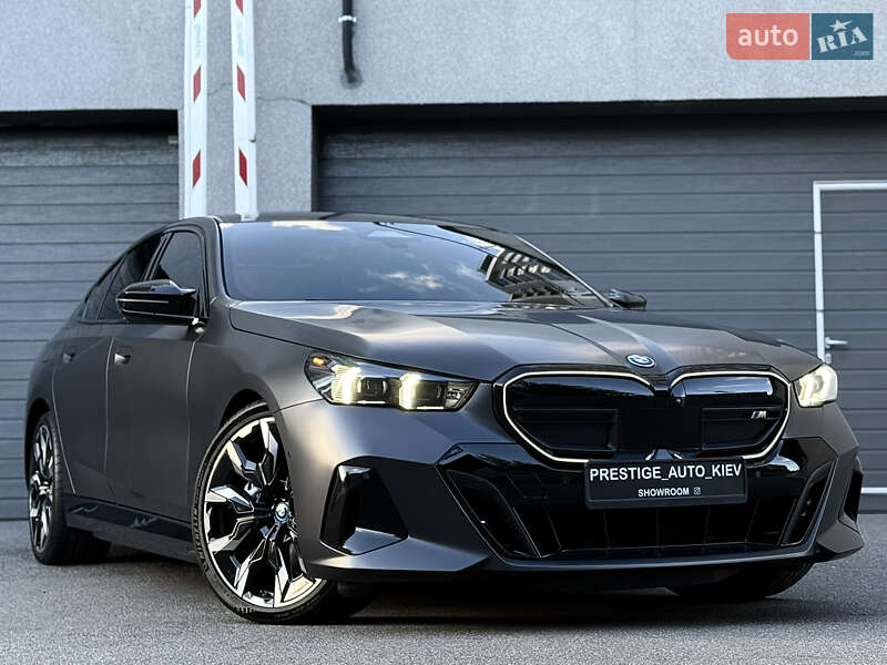 Седан BMW i5 2023 в Киеве
