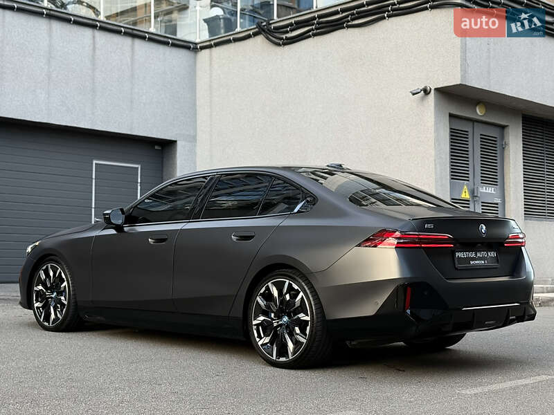 Седан BMW i5 2023 в Киеве