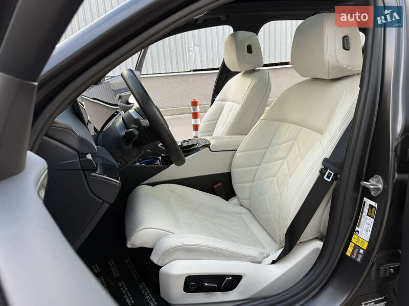 Седан BMW i5 2023 в Киеве