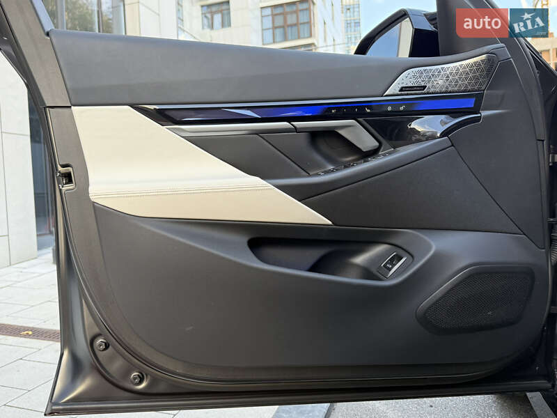 Седан BMW i5 2023 в Киеве