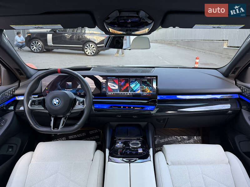 Седан BMW i5 2023 в Киеве