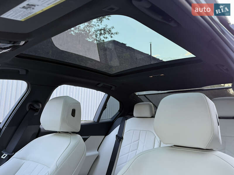 Седан BMW i5 2023 в Киеве