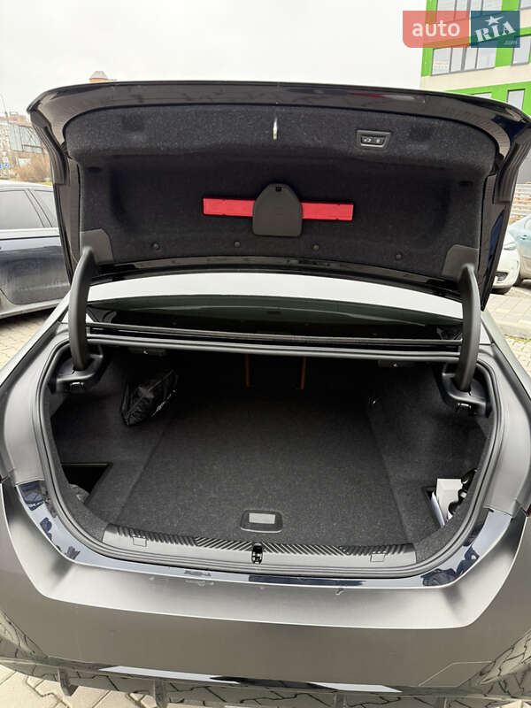 Седан BMW i5 2024 в Тернополі