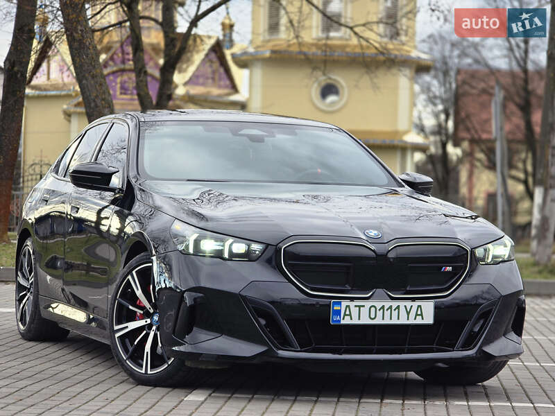 Седан BMW i5 2023 в Коломые