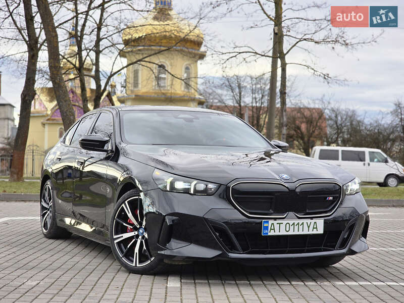 Седан BMW i5 2023 в Коломые