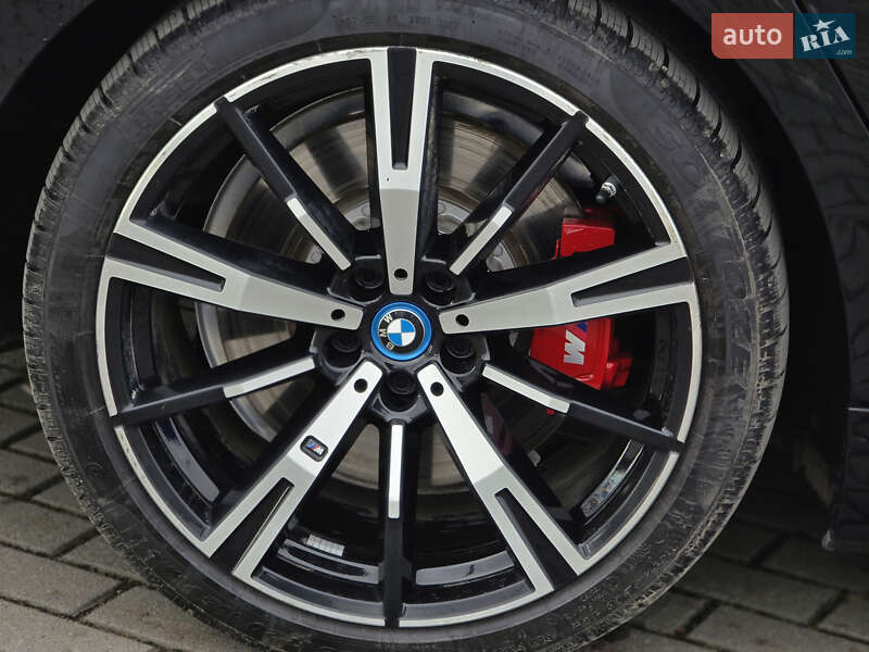 Седан BMW i5 2023 в Коломые