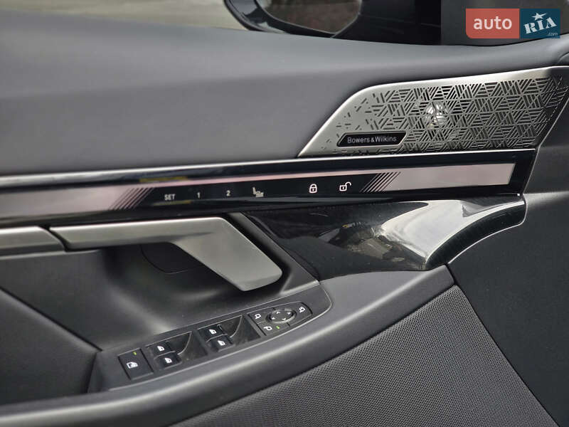 Седан BMW i5 2023 в Коломые
