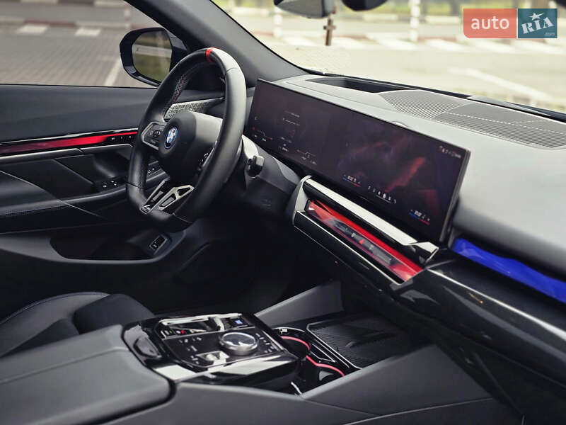 Седан BMW i5 2023 в Коломые