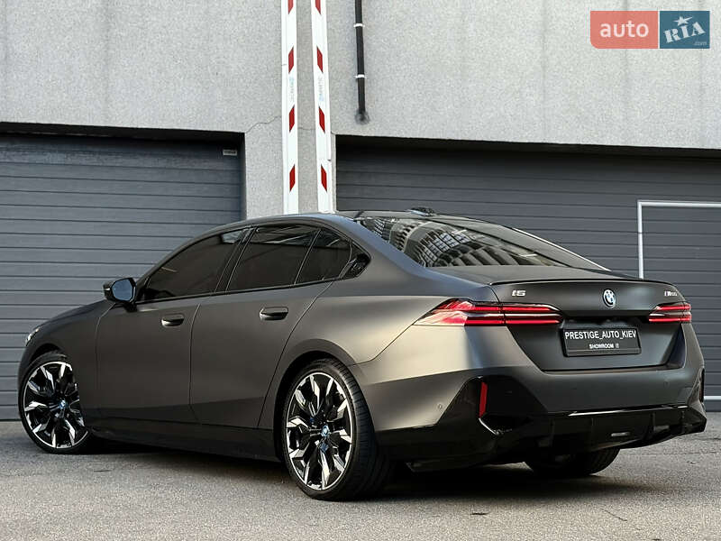 Седан BMW i5 2023 в Києві