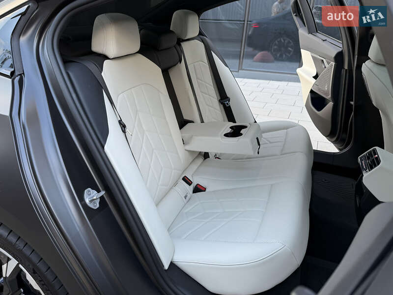 Седан BMW i5 2023 в Києві