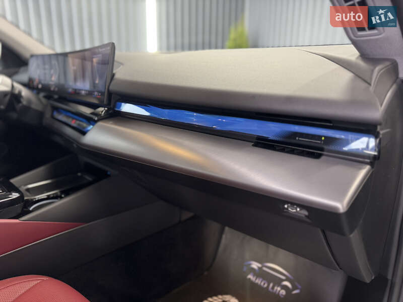 Седан BMW i5 2024 в Мукачево