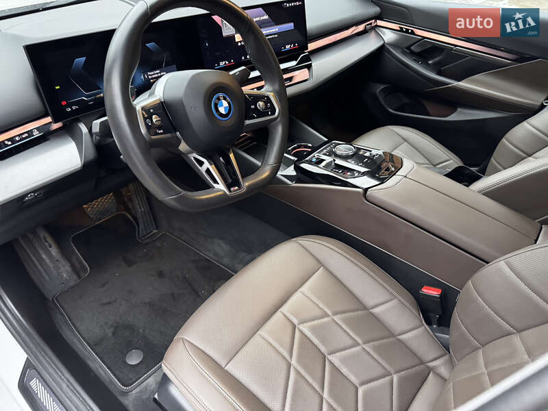 Седан BMW i5 2024 в Дніпрі