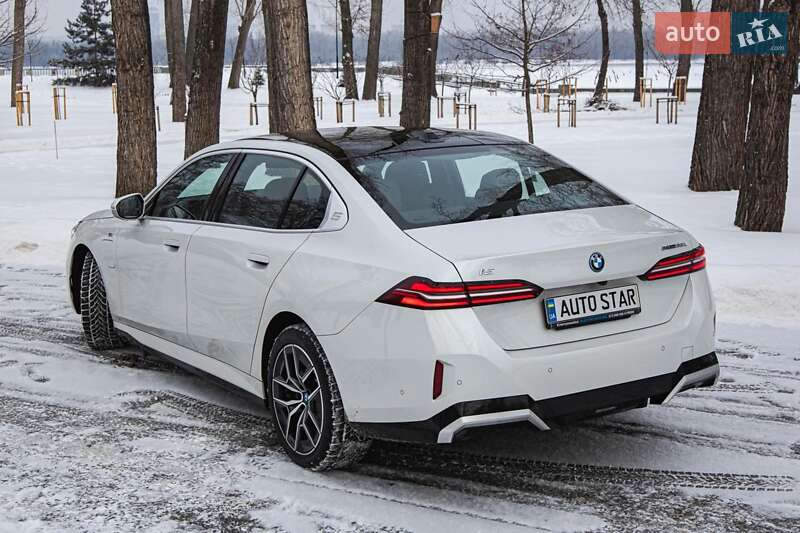 Седан BMW i5 2024 в Киеве
