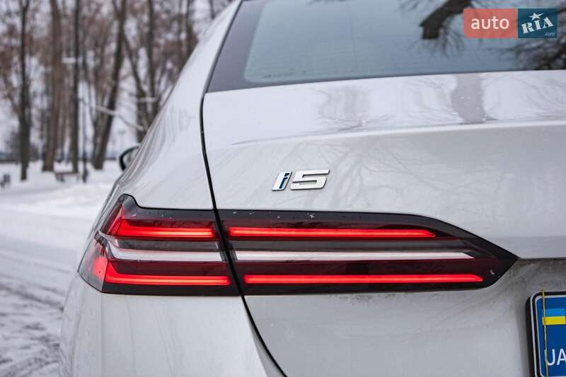 Седан BMW i5 2024 в Киеве