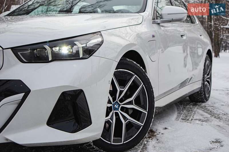 Седан BMW i5 2024 в Киеве