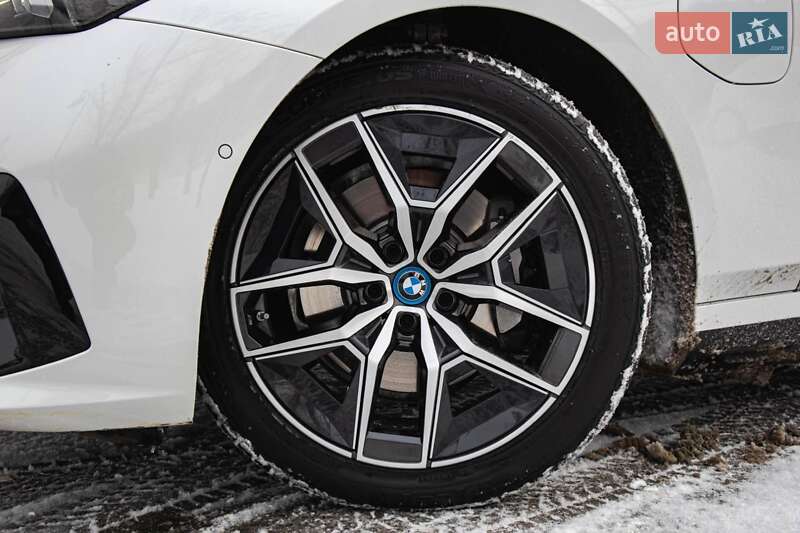 Седан BMW i5 2024 в Киеве