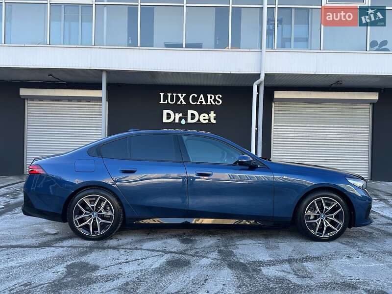 Седан BMW i5 2024 в Києві